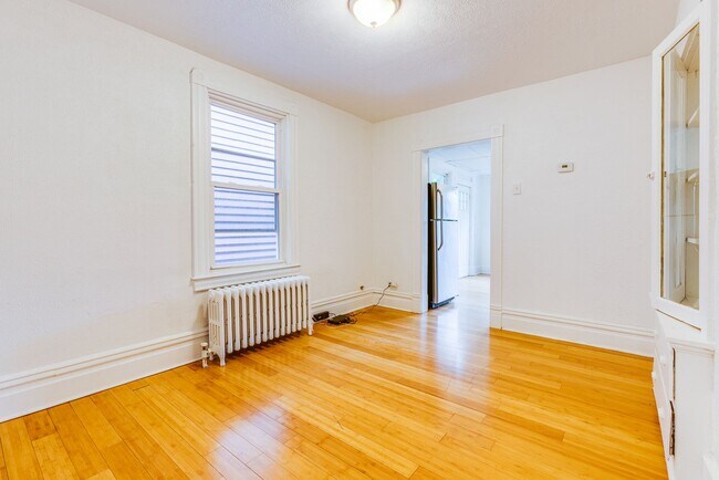 Building Photo - 406 Kingsboro St