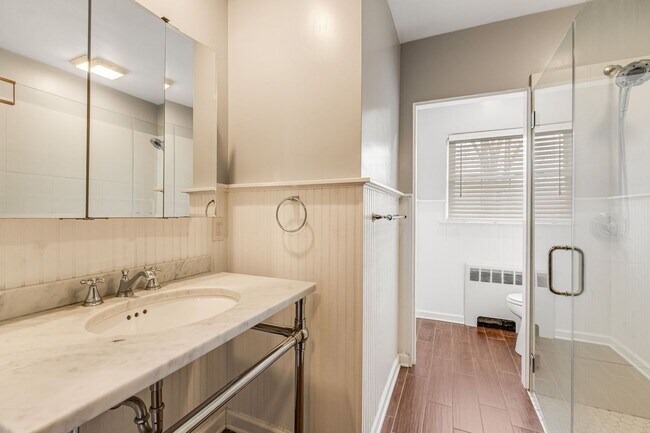 Building Photo - Bright & Inviting 2-Bedroom Home with Fenced-In Yard, Garage & Lawn Care Included
