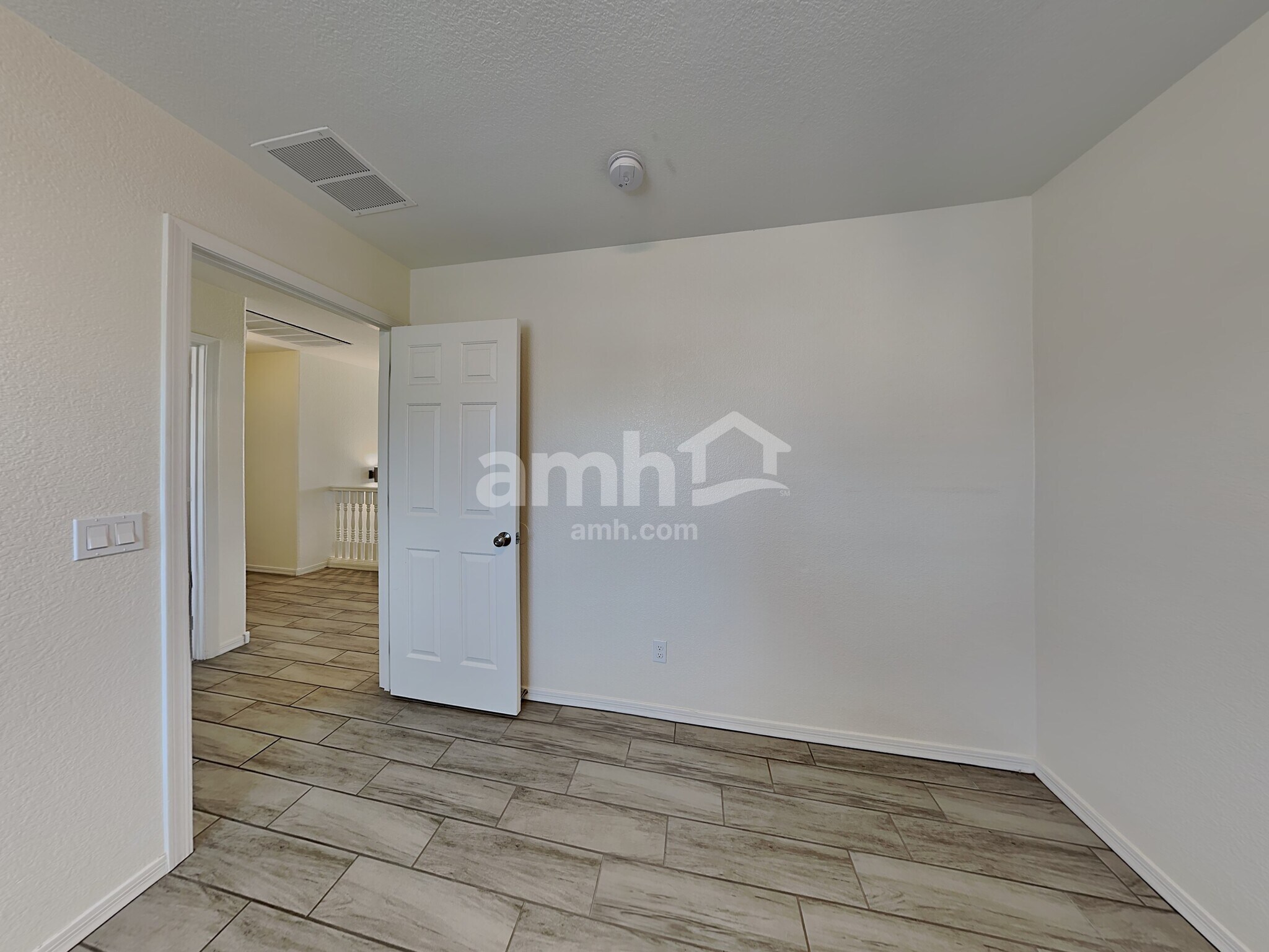Building Photo - 108 E Calle Del Rondador