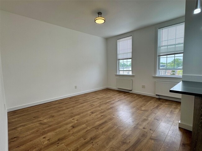 Building Photo - 68-56 76th St