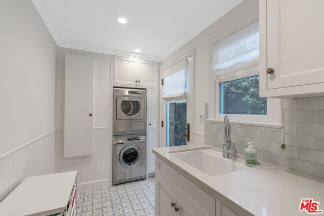 Building Photo - 643 Westholme Ave