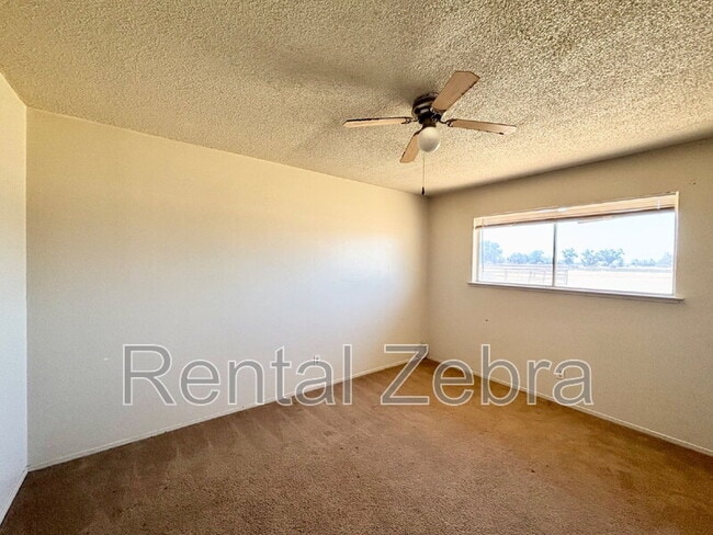 Building Photo - 2400 Gurr Rd