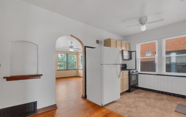 Building Photo - 3718 Chippewa St