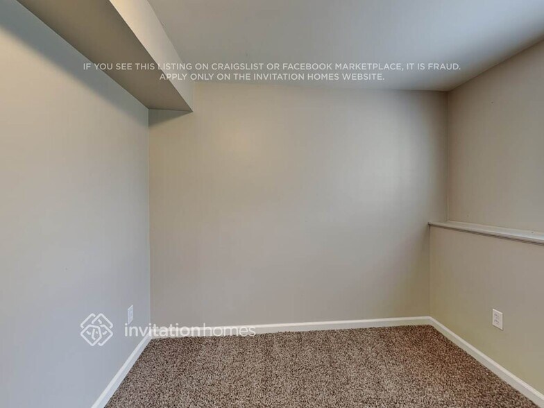 Building Photo - 3831 E 122nd Ave