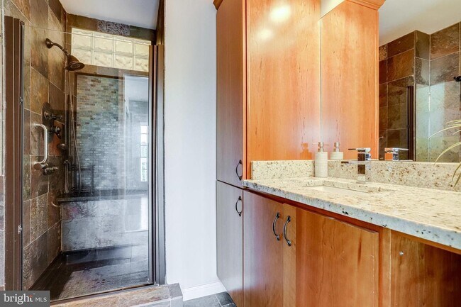 Building Photo - 2911 S Woodstock St