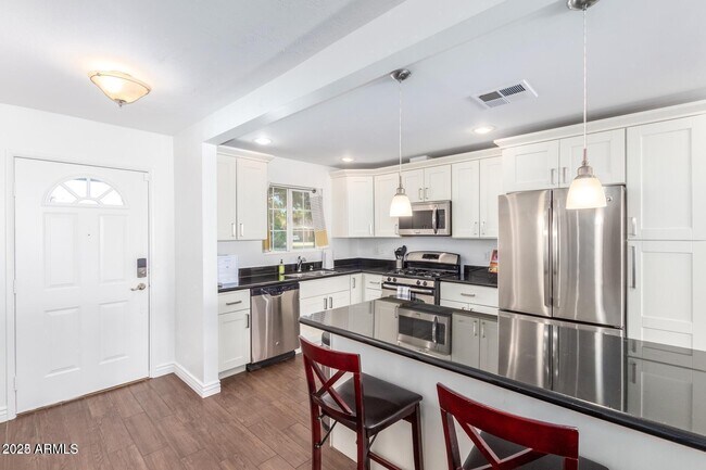 Building Photo - 3117 N 41st Pl