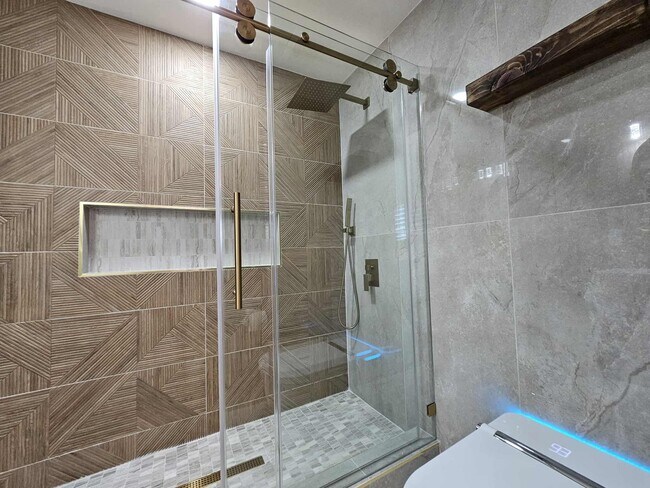 Building Photo - 114 S Emerald Pl