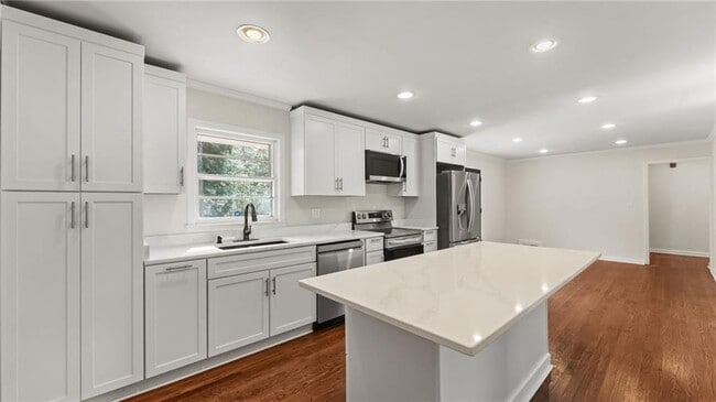 Building Photo - 2038 S Akin Dr