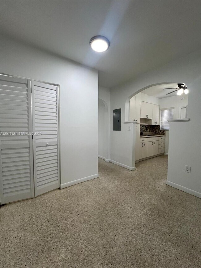 Building Photo - 301 NW 35th Ave
