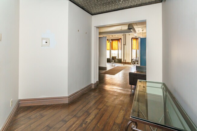 Building Photo - 614-626 W Lake St