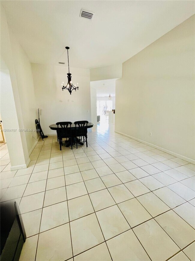 Building Photo - 4006 NE 20th St