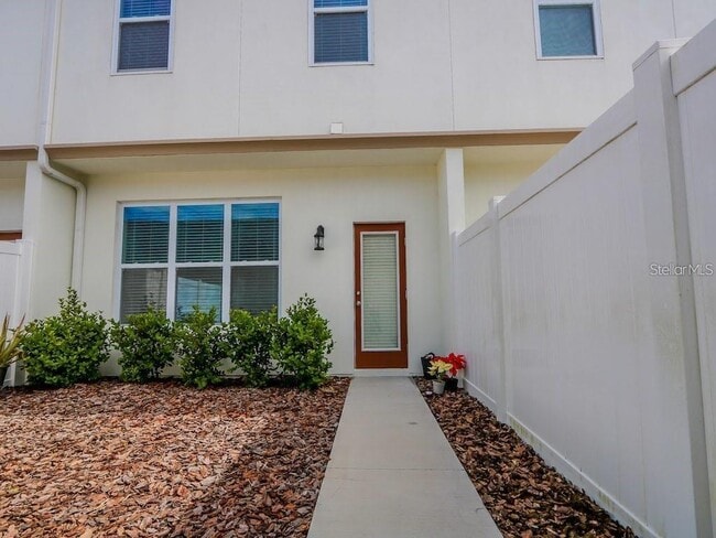 Building Photo - 15537 Honeybell Dr