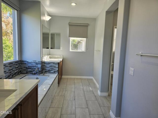 Building Photo - 7454 Chanteclair Ct