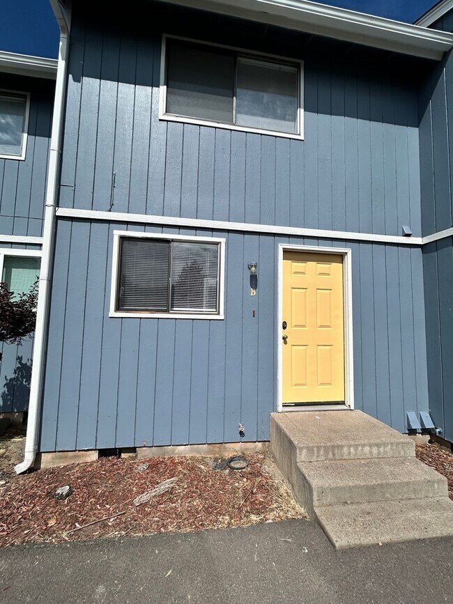 Building Photo - 846 Homedale Rd