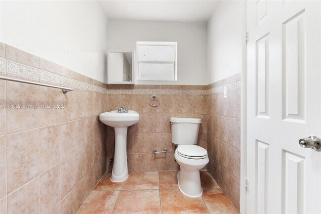 Building Photo - 2385 SW 17th St