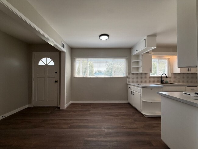 Building Photo - Centrally Located Single Story Updated Home