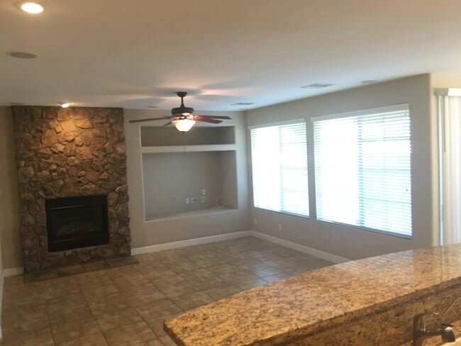 Building Photo - Chandler 5 Bed, 3 Bath + Bonus Room Office/Den