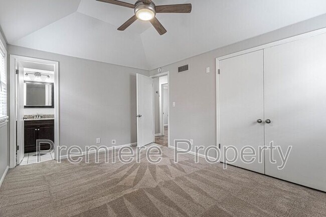 Building Photo - 13032 W 102nd Terrace