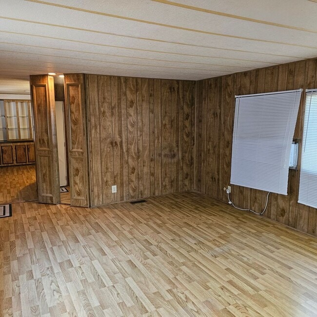 Building Photo - 2 Bedroom/2 Bath Green Valley Subdivision