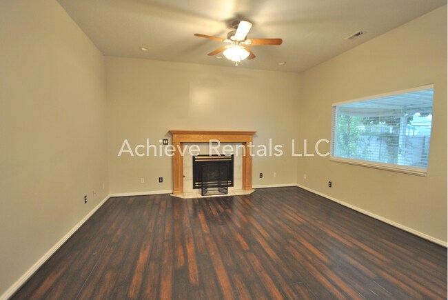 Building Photo - 587 N 1775 W
