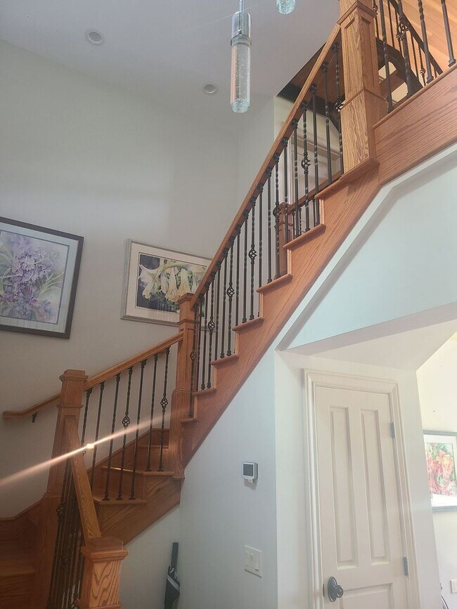 Building Photo - Beautiful West Side Home with Stunning Vie...