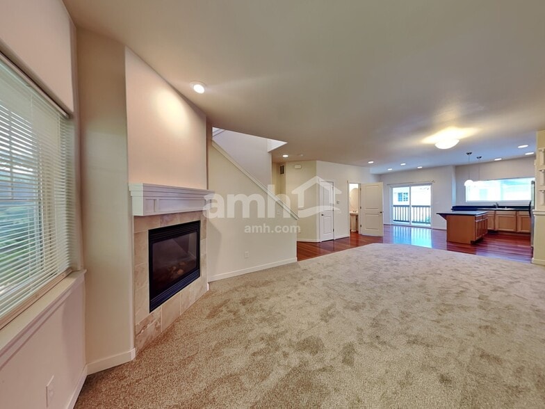 Building Photo - 7337 Rainier Dr