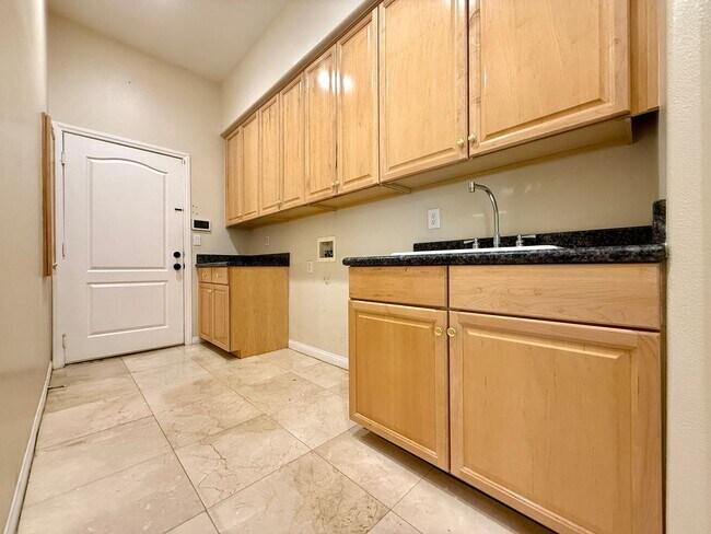 Building Photo - Grand 3 bedroom home with lake and golf course views located in Resort Villas ready to be your pa...