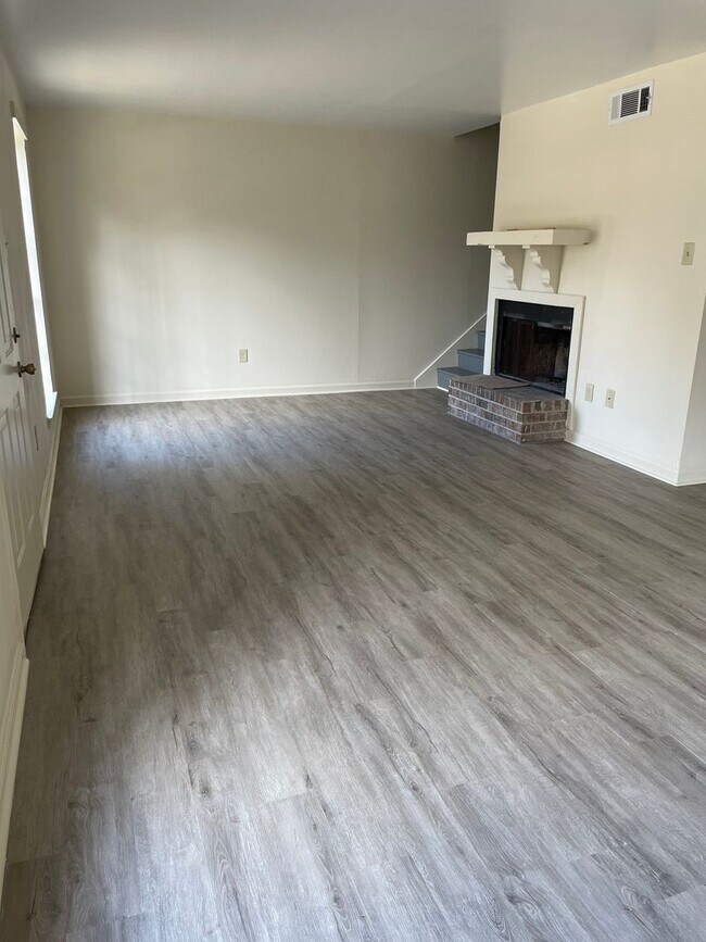 Building Photo - 8469 Governor Dr