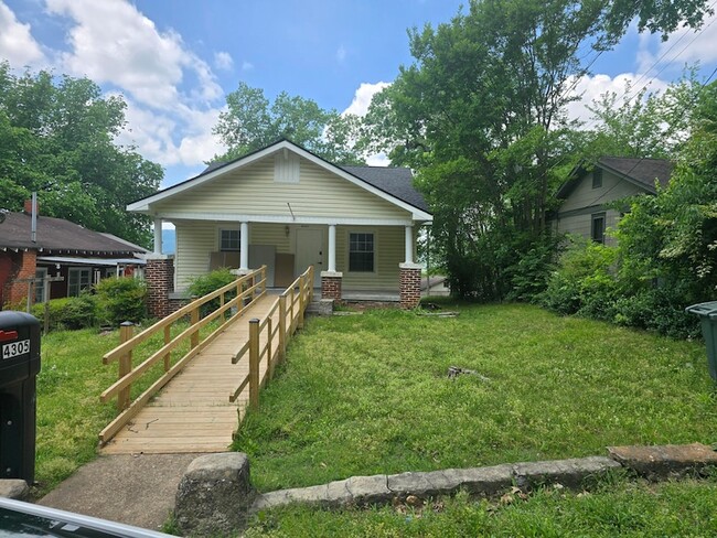 Primary Photo - 4305 15th Ave