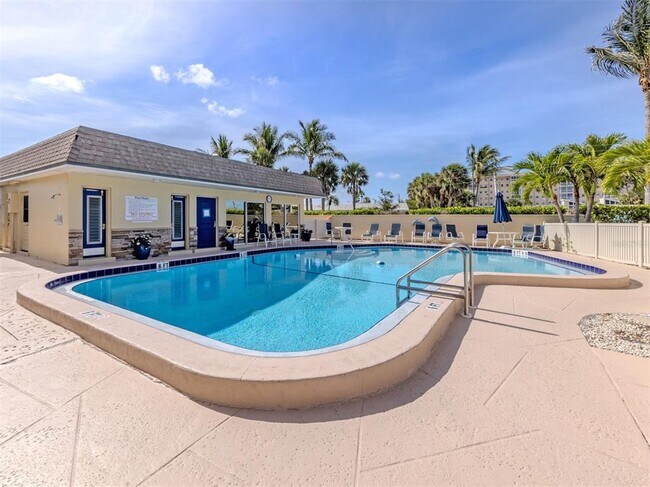 Building Photo - 1400 Tarpon Center Dr