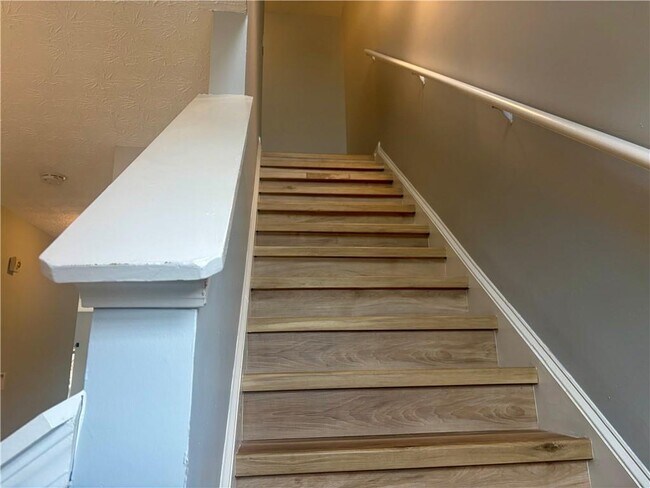 Building Photo - 6347 Ellenwood Dr