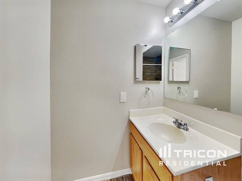 Building Photo - 3013 Whispering Trails Dr