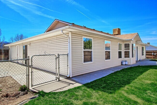 Building Photo - 850 Henry Cir