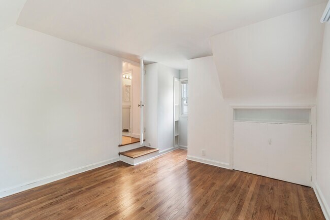 Building Photo - 181 5th St