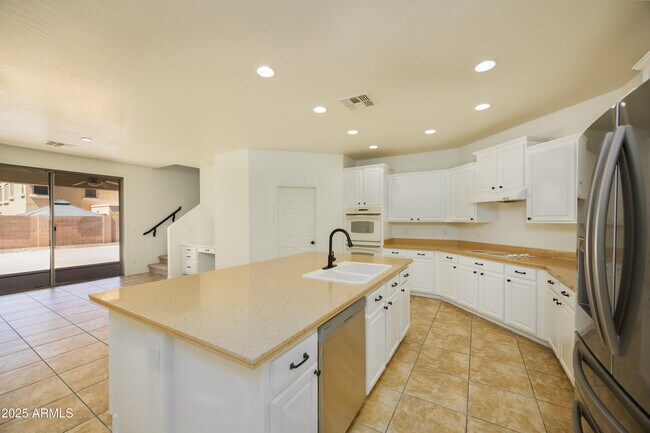 Building Photo - 18546 E Oak Hill Ln