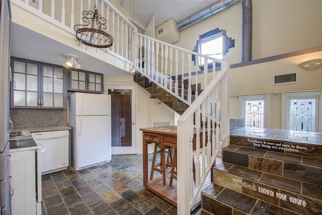 Primary Photo - 5313 Palmetto St