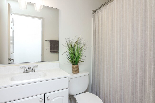 Building Photo - 304 Thistle Dr