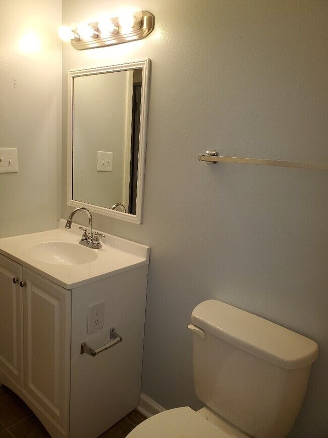 Building Photo - Gorgeous, upgraded and refurbished townhome across from Erskine College!