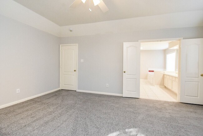 Building Photo - 2810 Grassy Knoll Ct