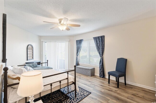 Building Photo - 4242 Pinehurst Cir