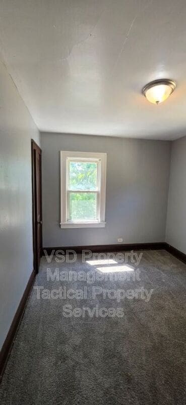 Building Photo - 4024 E 143rd St