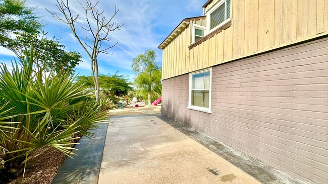 Building Photo - Beautiful Updated Studio Layout Guest Home Unit located on Private Country Property in Fallbrook!