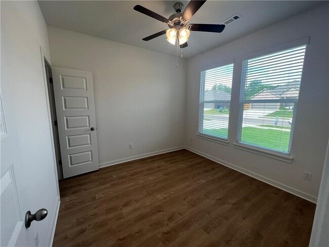 Building Photo - 1910 Hahn St