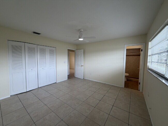 Building Photo - "Charming 3-Bedroom with 2 Full Baths in North Port"