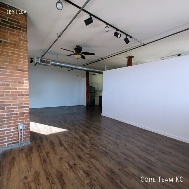 Building Photo - 204 Walnut St