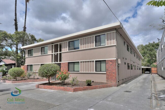 Building Photo - 428 S 11th St