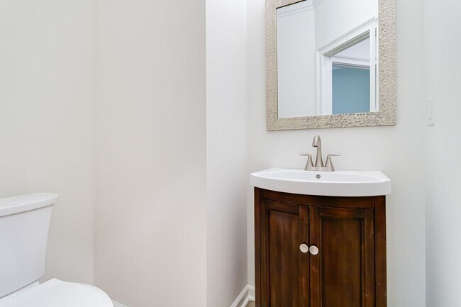 Building Photo - Beautifully Renovated 4-Bedroom Home in St...