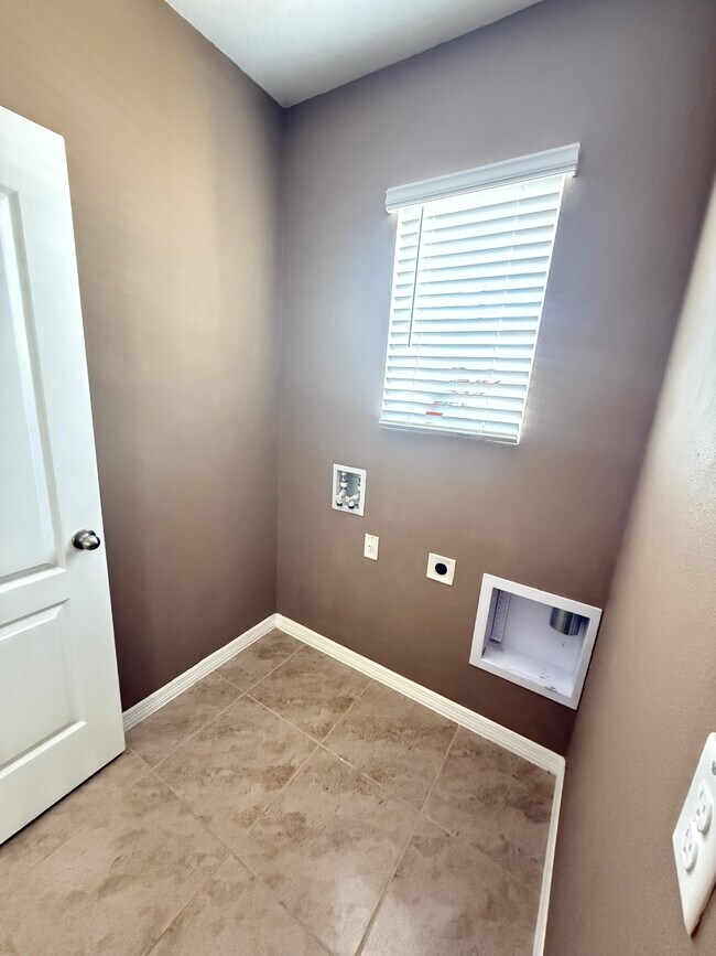 Building Photo - 800 Brooklet Dr
