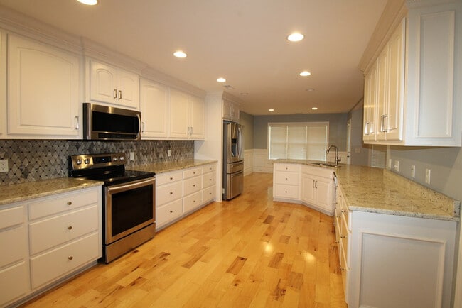 Building Photo - 2930 S Wise Dr