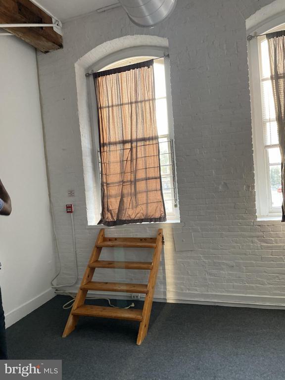 Building Photo - 408 Vine St